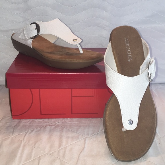 AEROSOLES Shoes - NWT Aerosoles White Memory Foam Thong Sz 9.5M